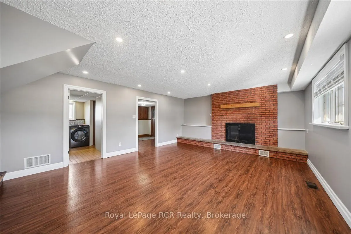 883 30th Street W