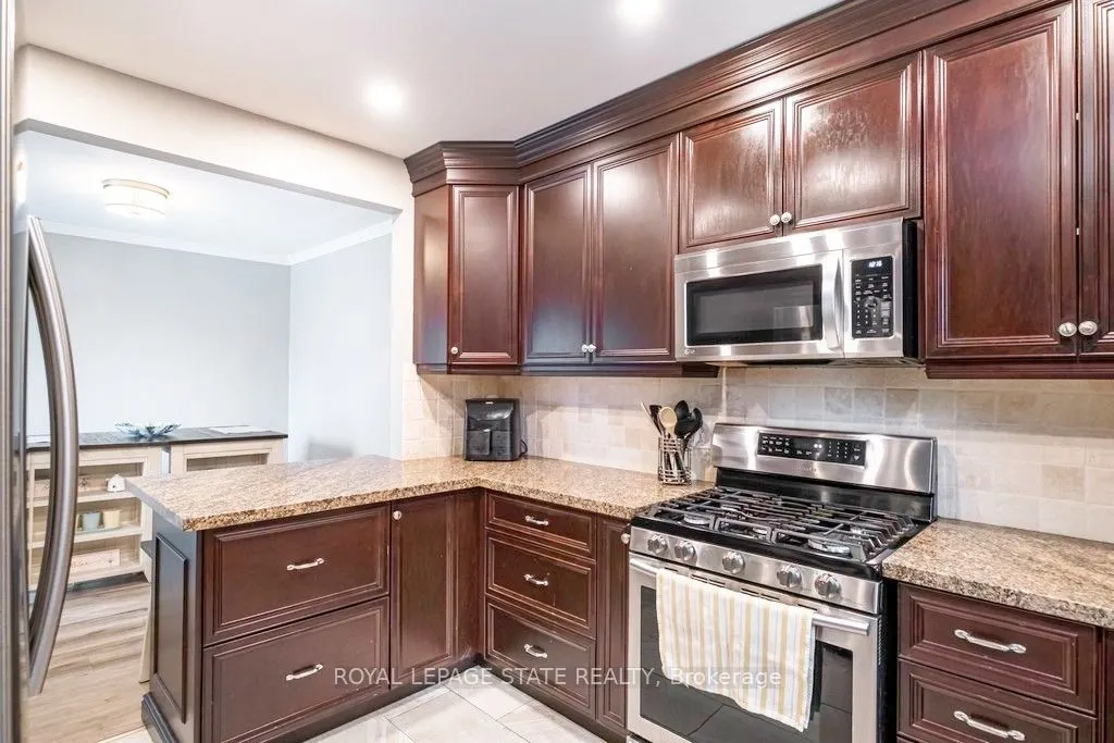 143 Huxley Avenue S