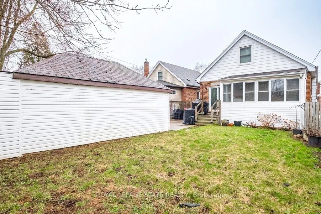 143 Huxley Avenue S