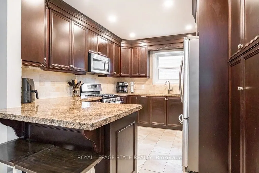 143 Huxley Avenue S