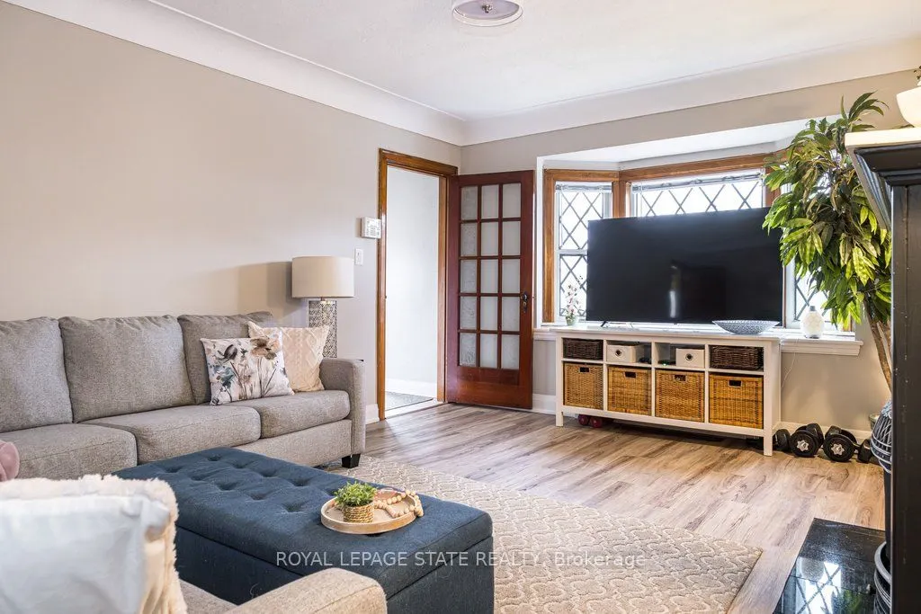 143 Huxley Avenue S