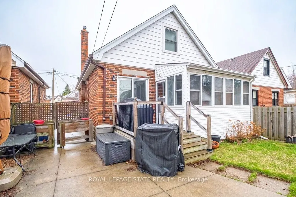 143 Huxley Avenue S