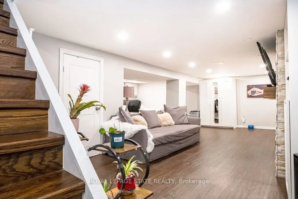 143 Huxley Avenue S