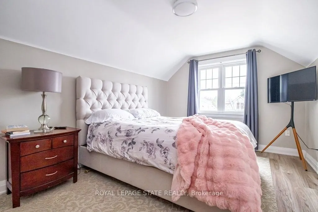 143 Huxley Avenue S