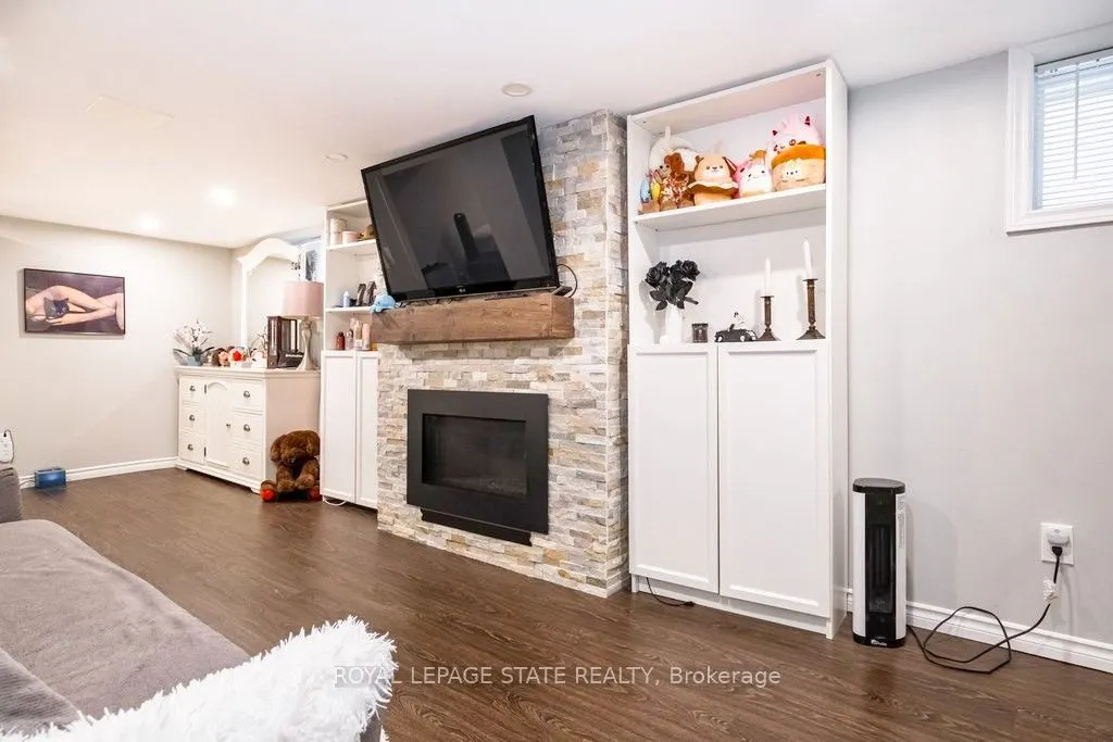 143 Huxley Avenue S