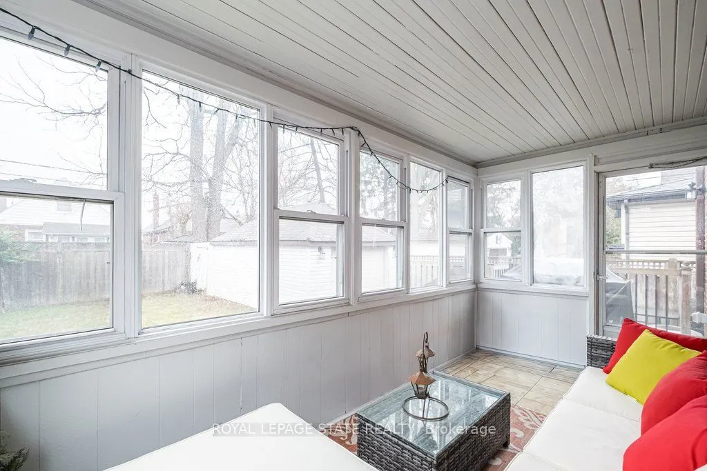 143 Huxley Avenue S