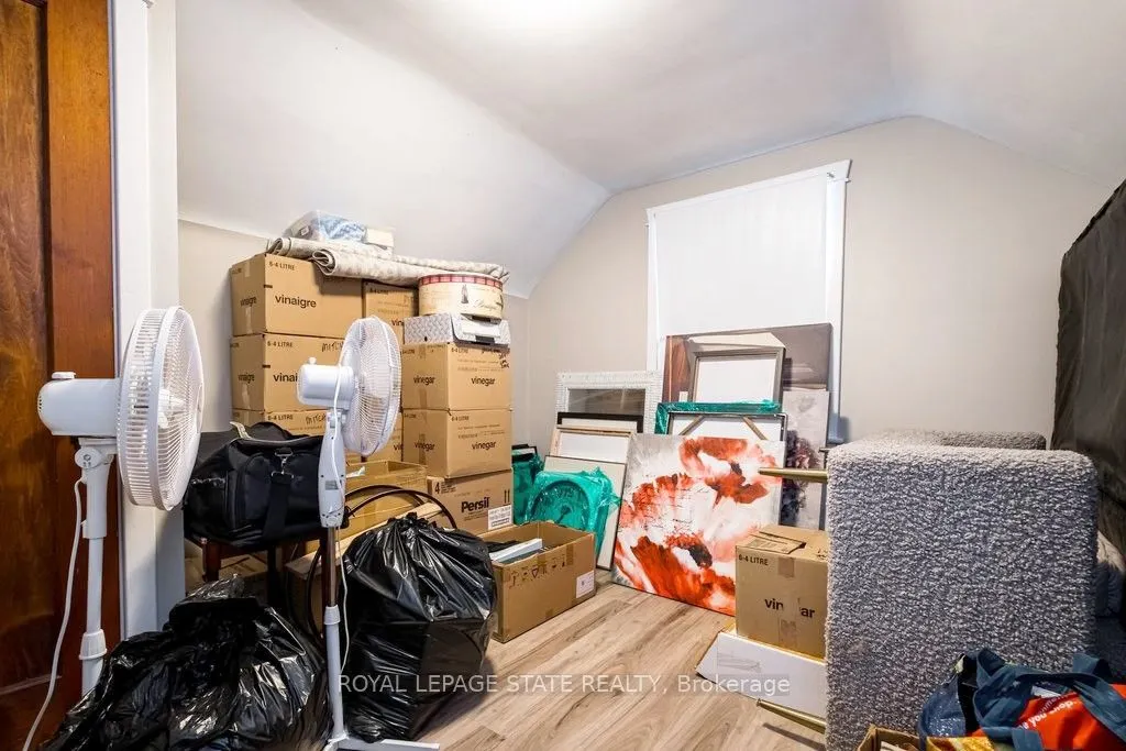 143 Huxley Avenue S
