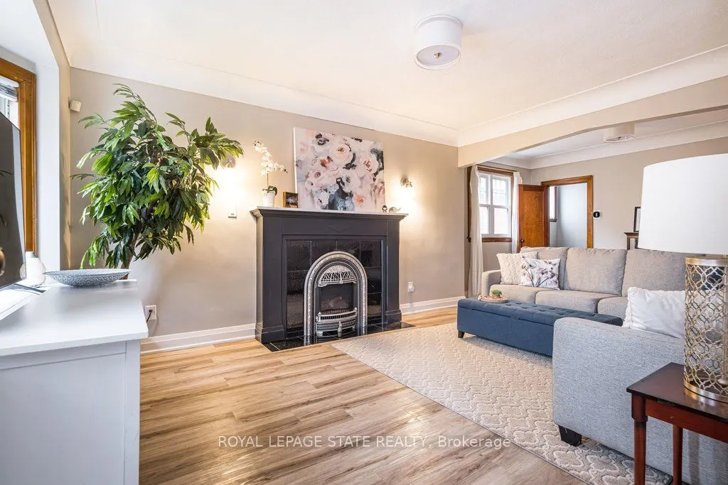 143 Huxley Avenue S