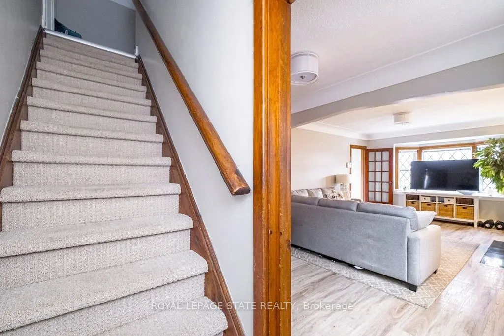 143 Huxley Avenue S