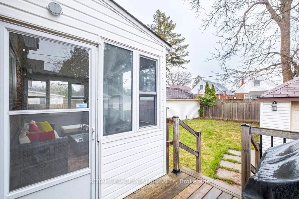 143 Huxley Avenue S