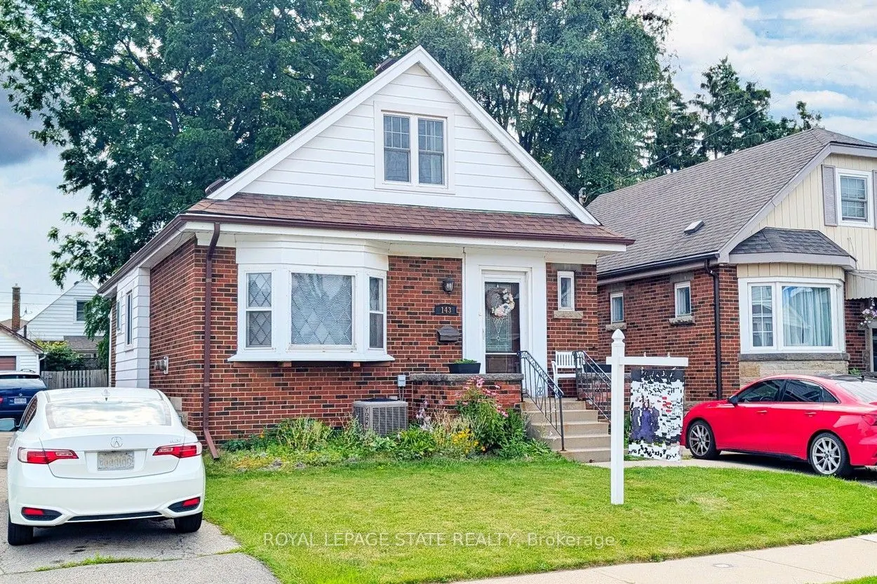 143 Huxley Avenue S