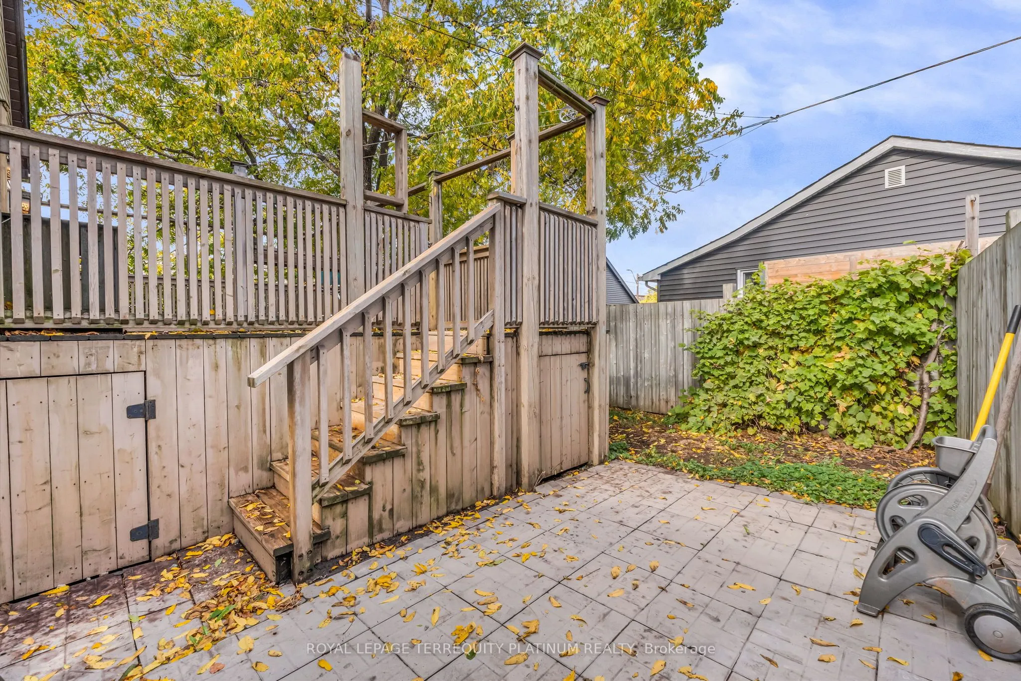 10 Locarno Avenue