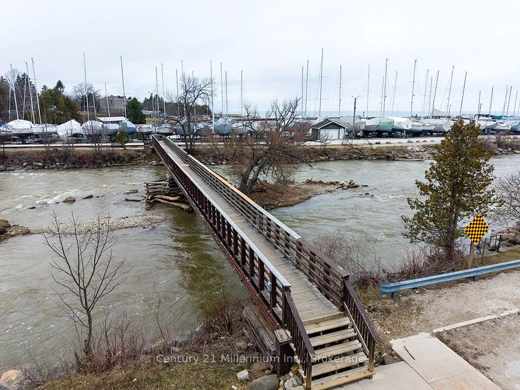 10 Bay Street E #407