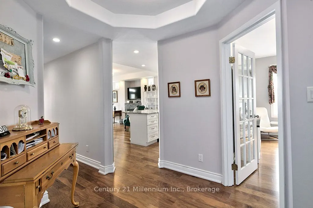 10 Bay Street E #407