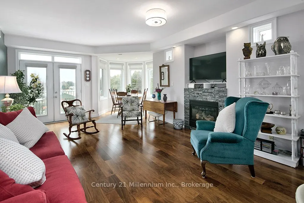 10 Bay Street E #407