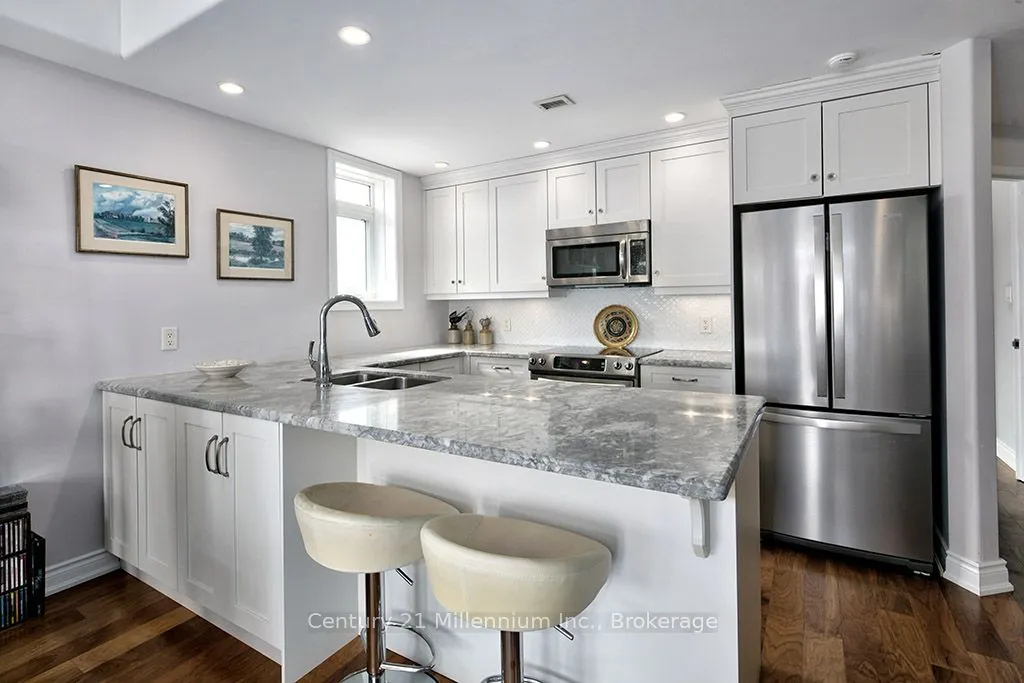 10 Bay Street E #407