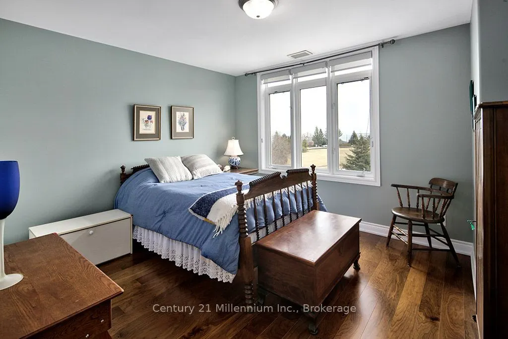 10 Bay Street E #407