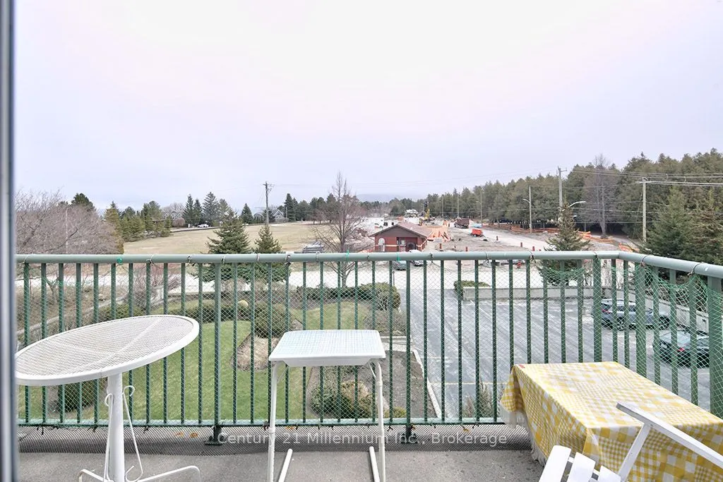 10 Bay Street E #407