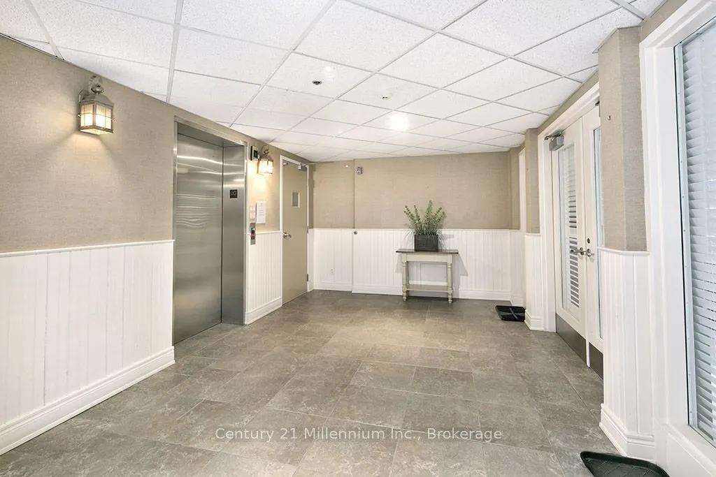 10 Bay Street E #407