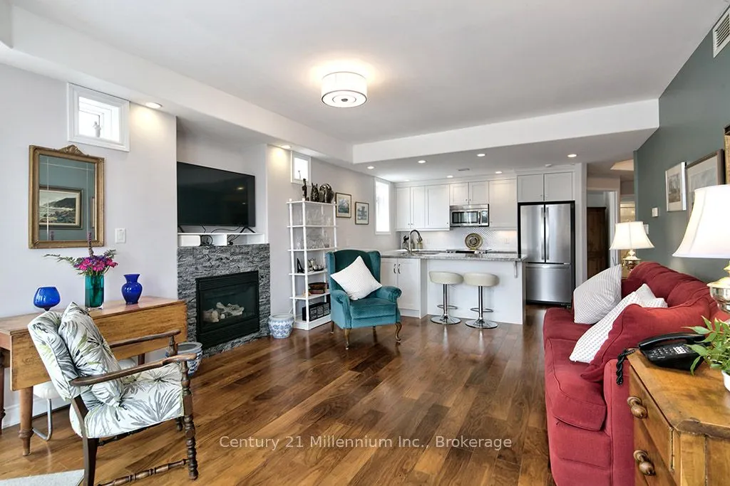 10 Bay Street E #407