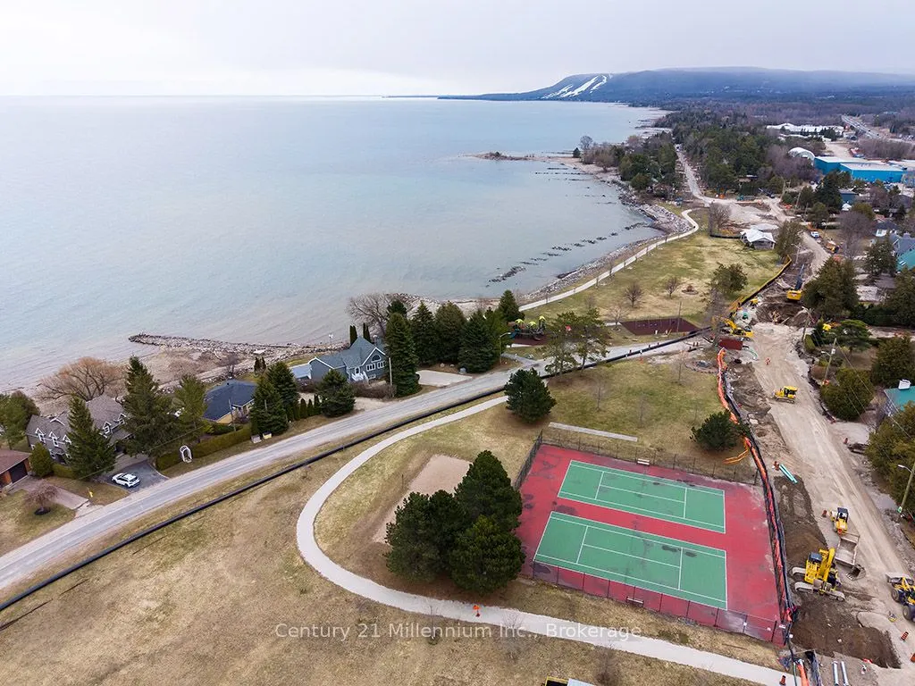 10 Bay Street E #407