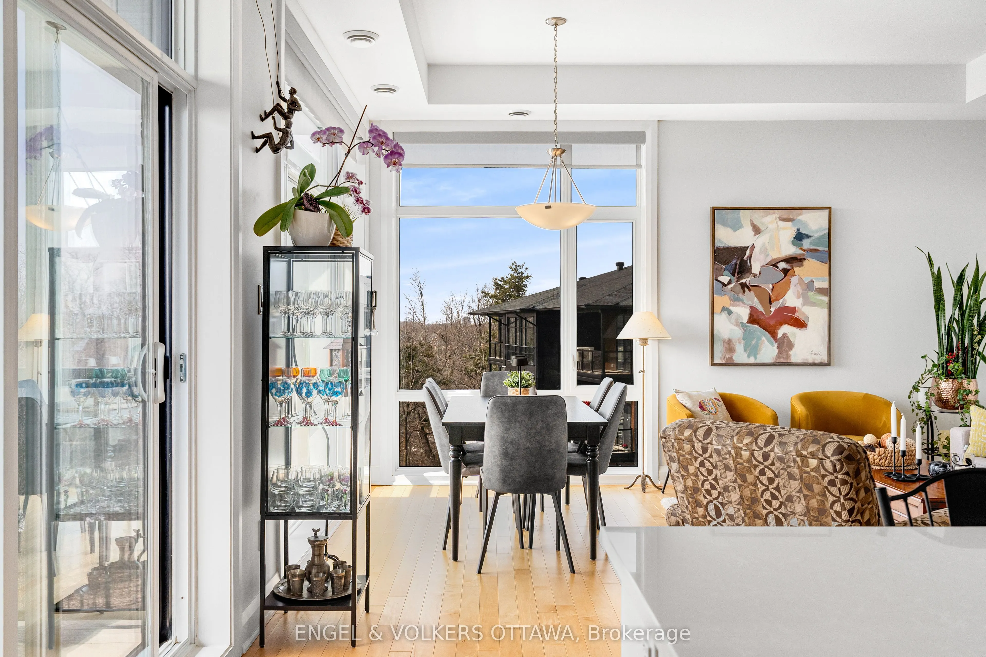 110 Cortile Private #402