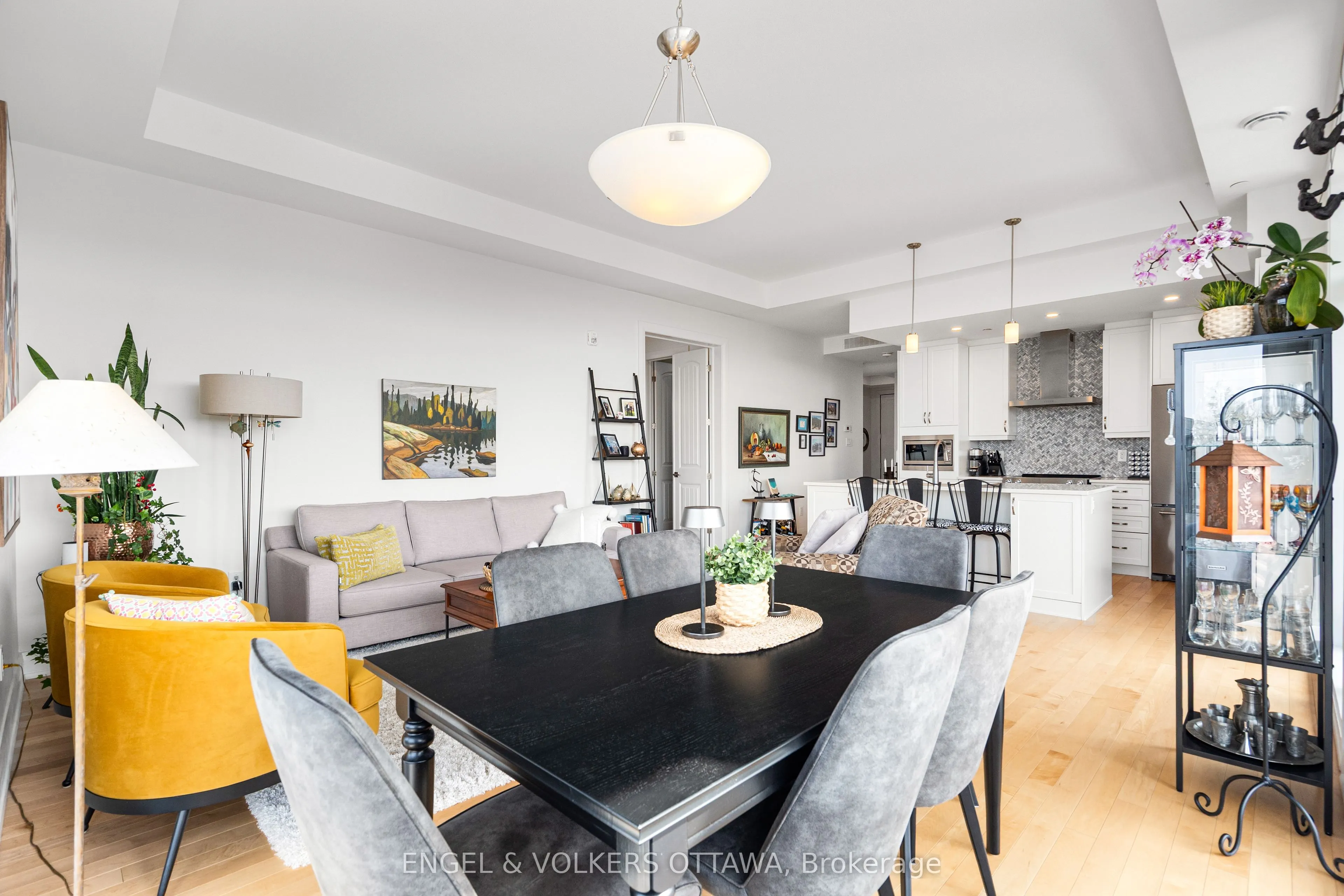 110 Cortile Private #402