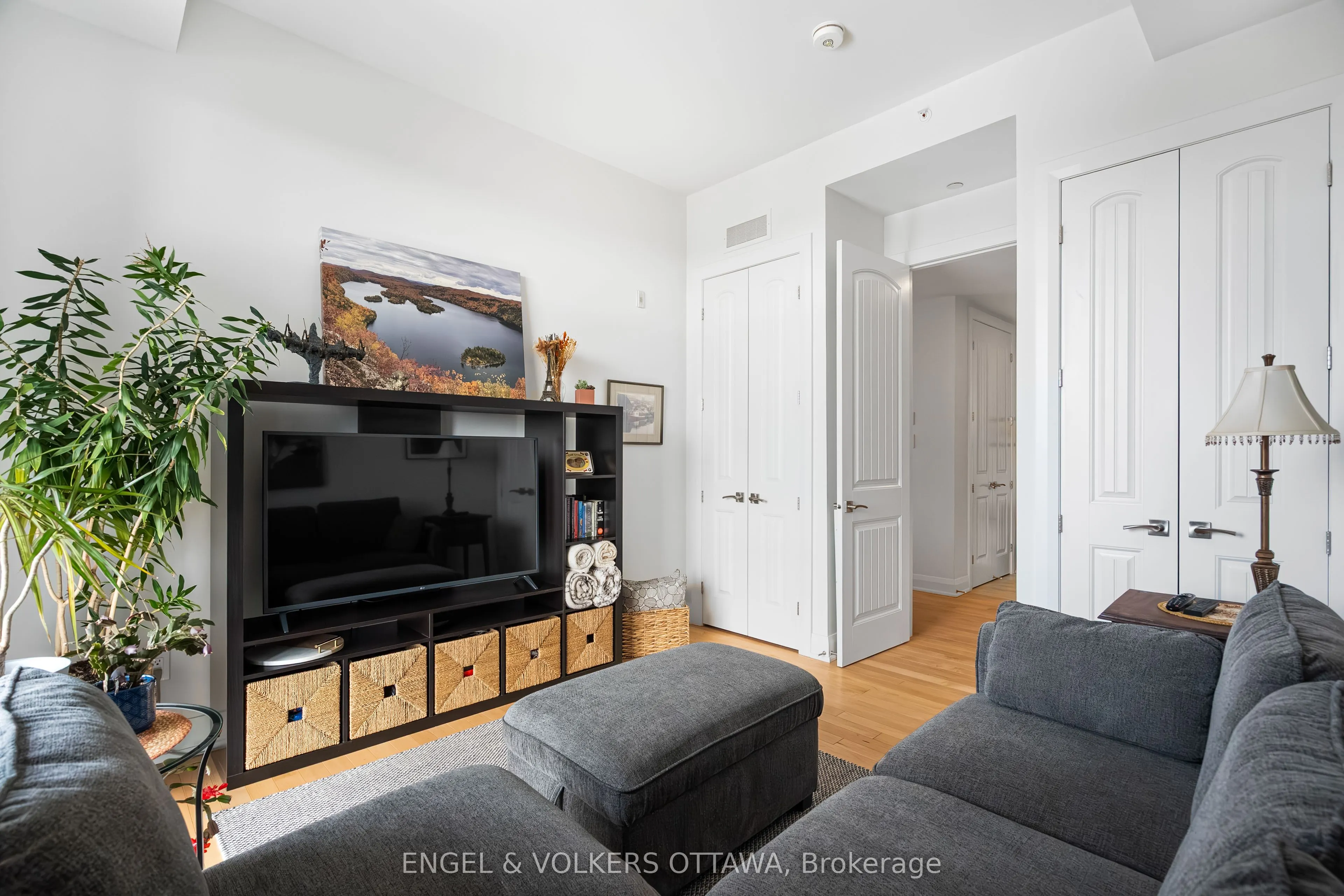110 Cortile Private #402