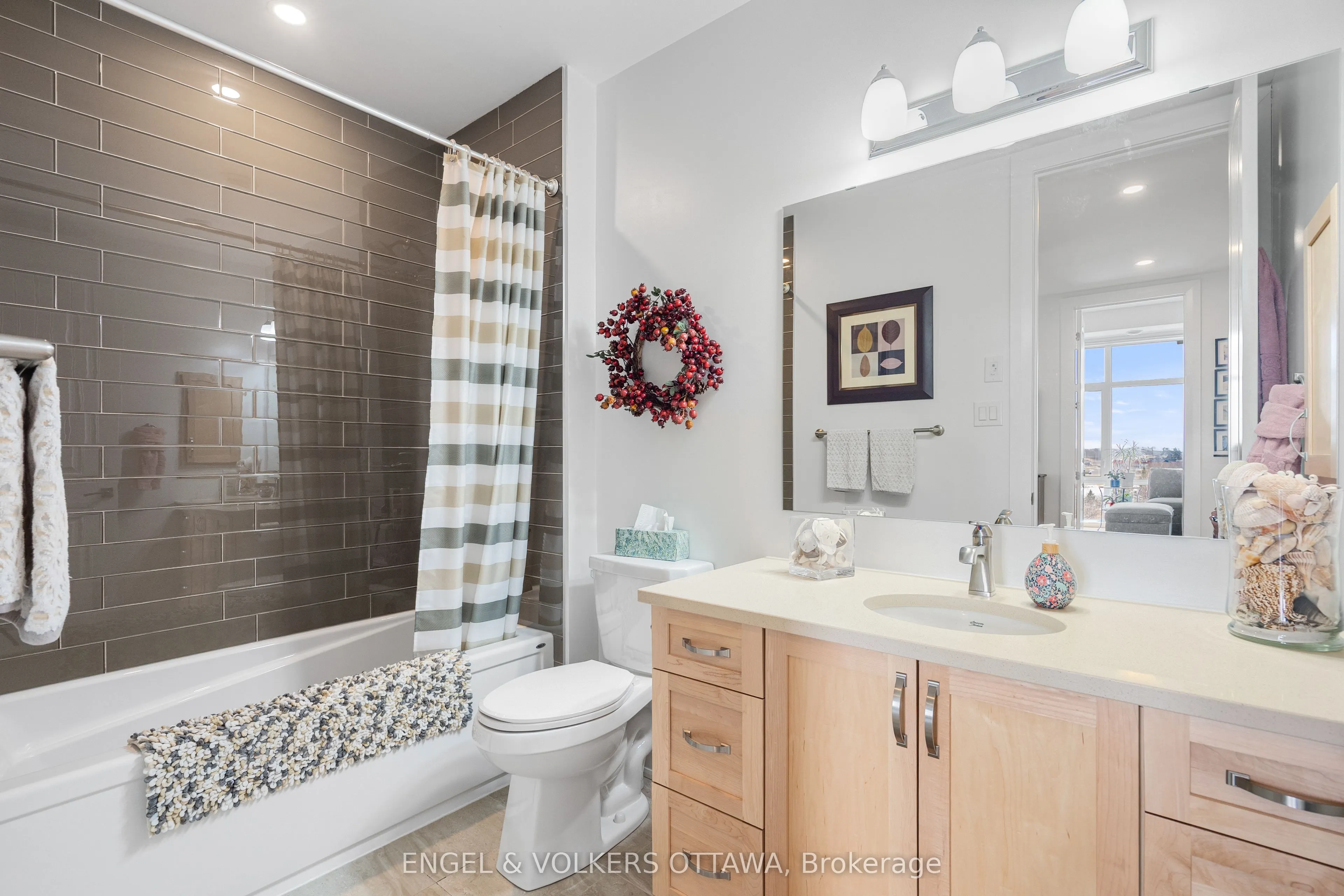 110 Cortile Private #402