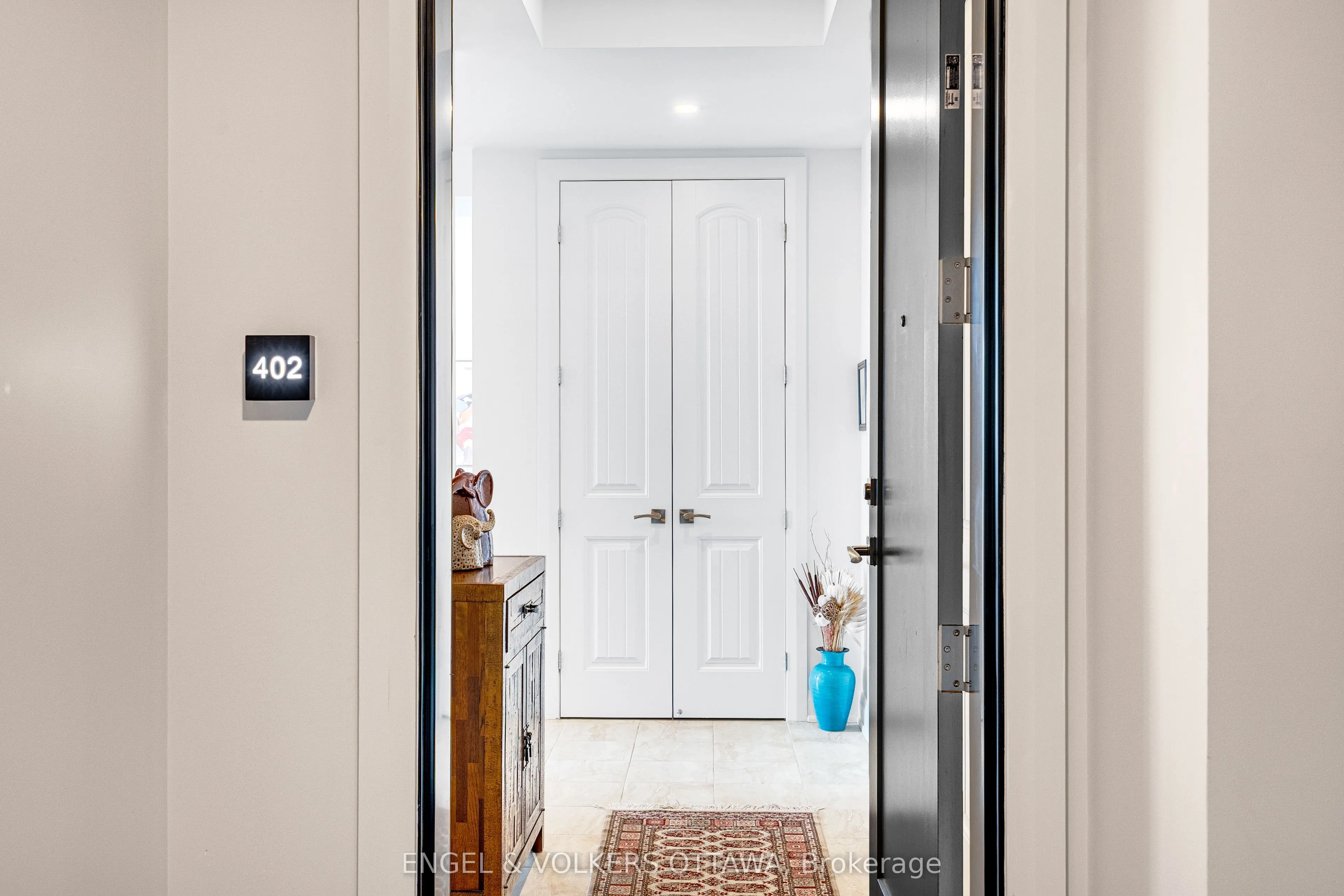 110 Cortile Private #402