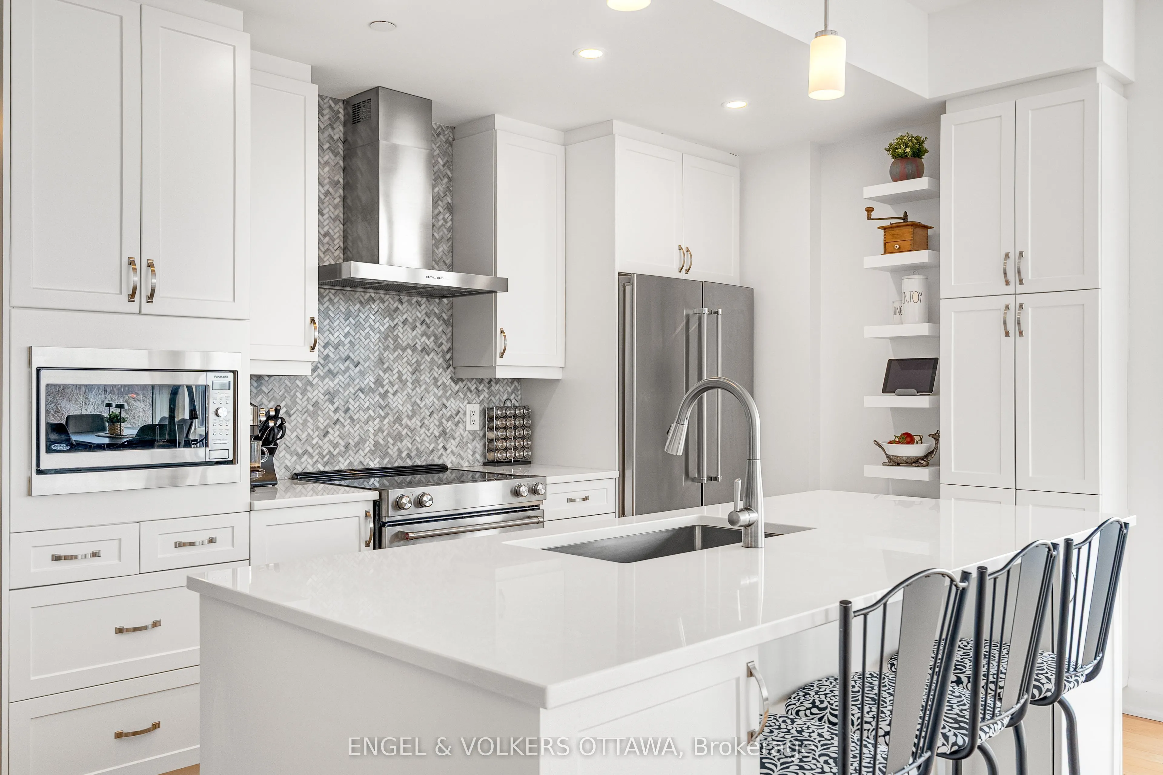 110 Cortile Private #402