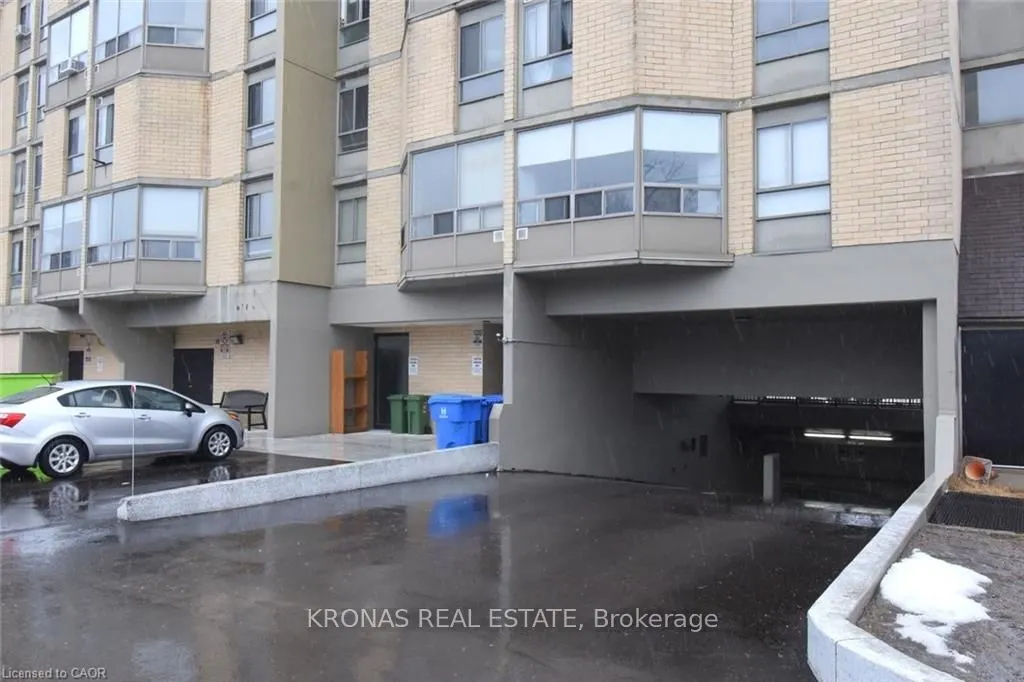 10 John Street #206