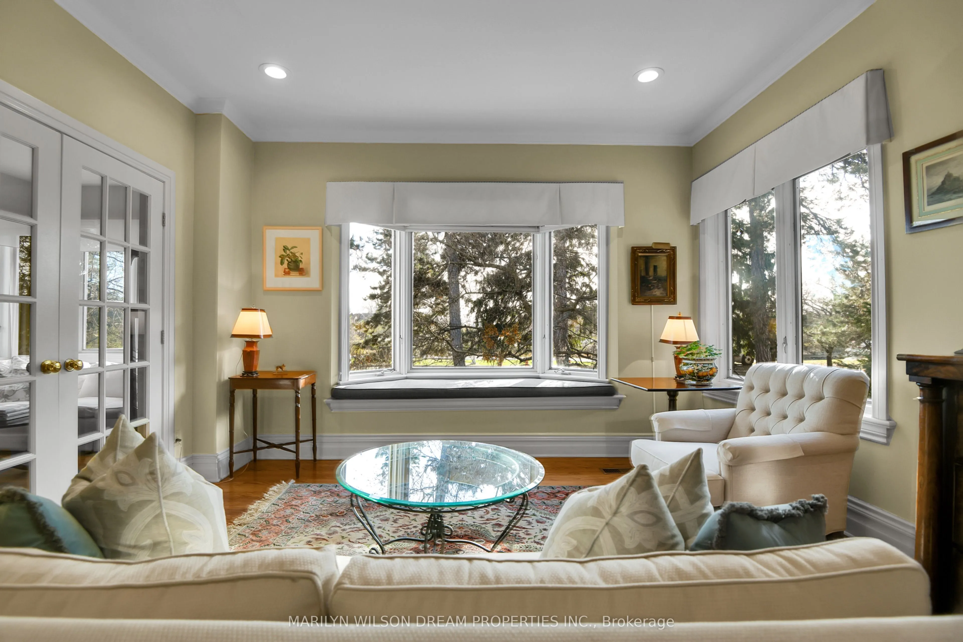 598 Queen Elizabeth Drive