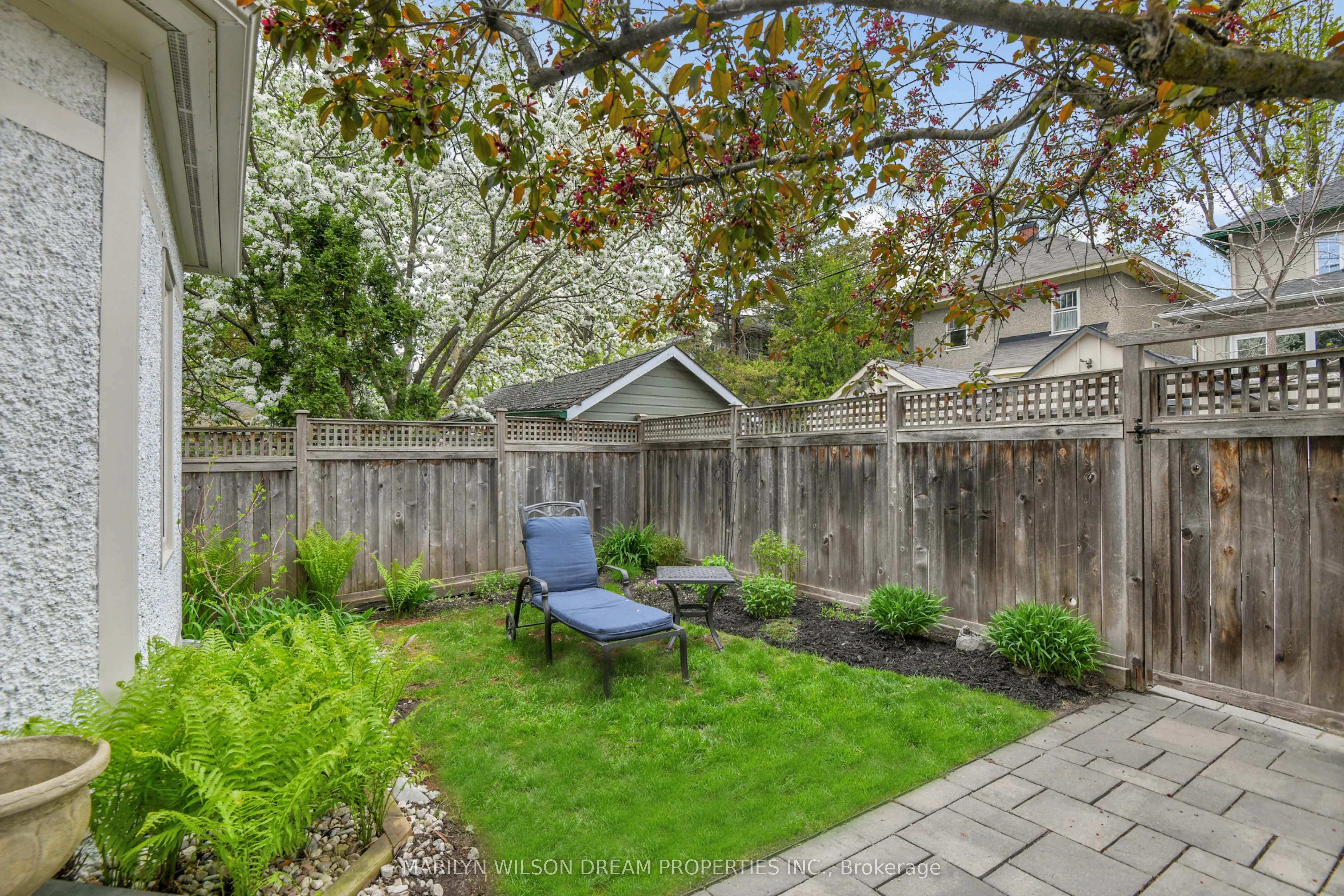 598 Queen Elizabeth Drive