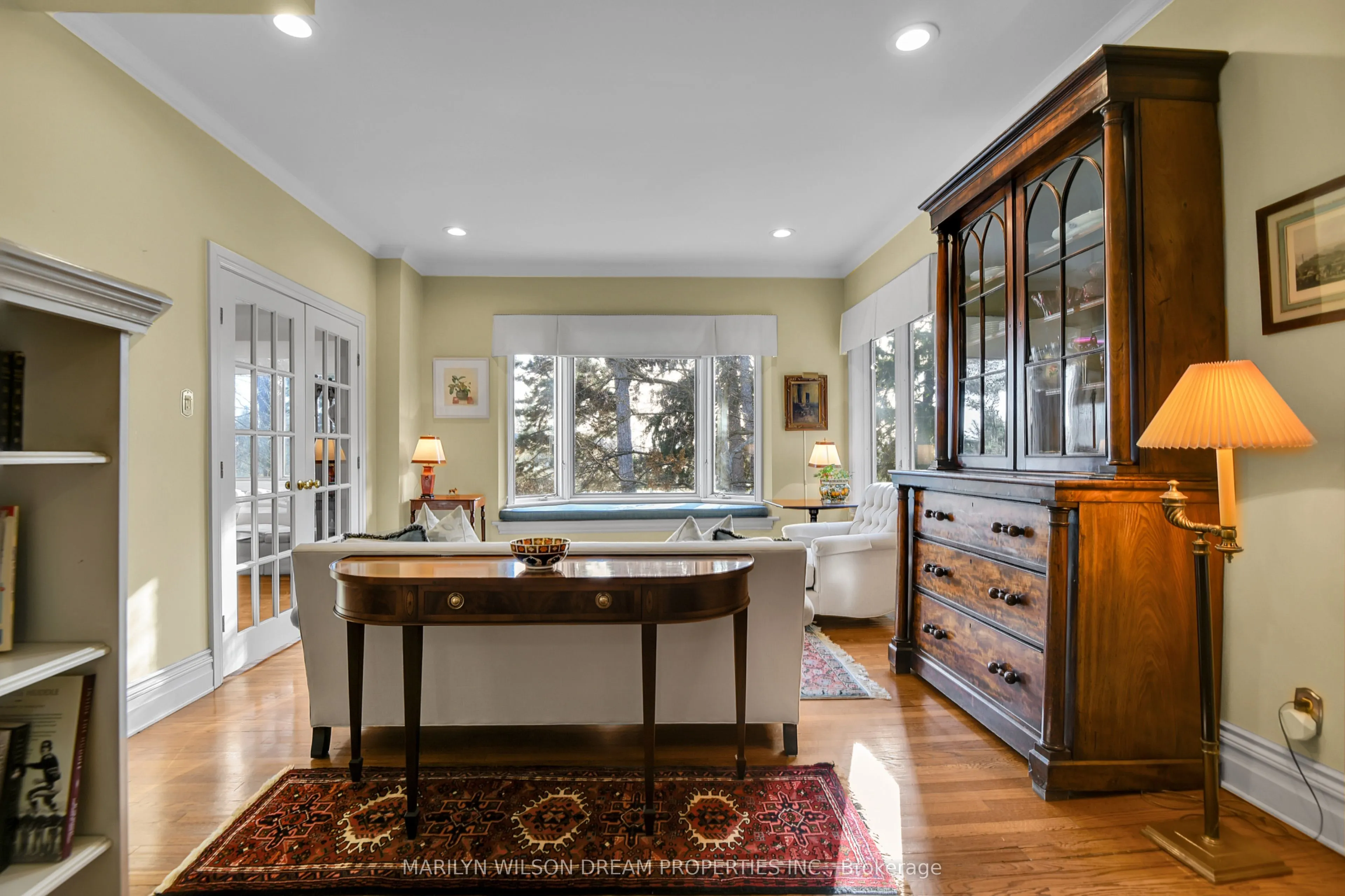 598 Queen Elizabeth Drive