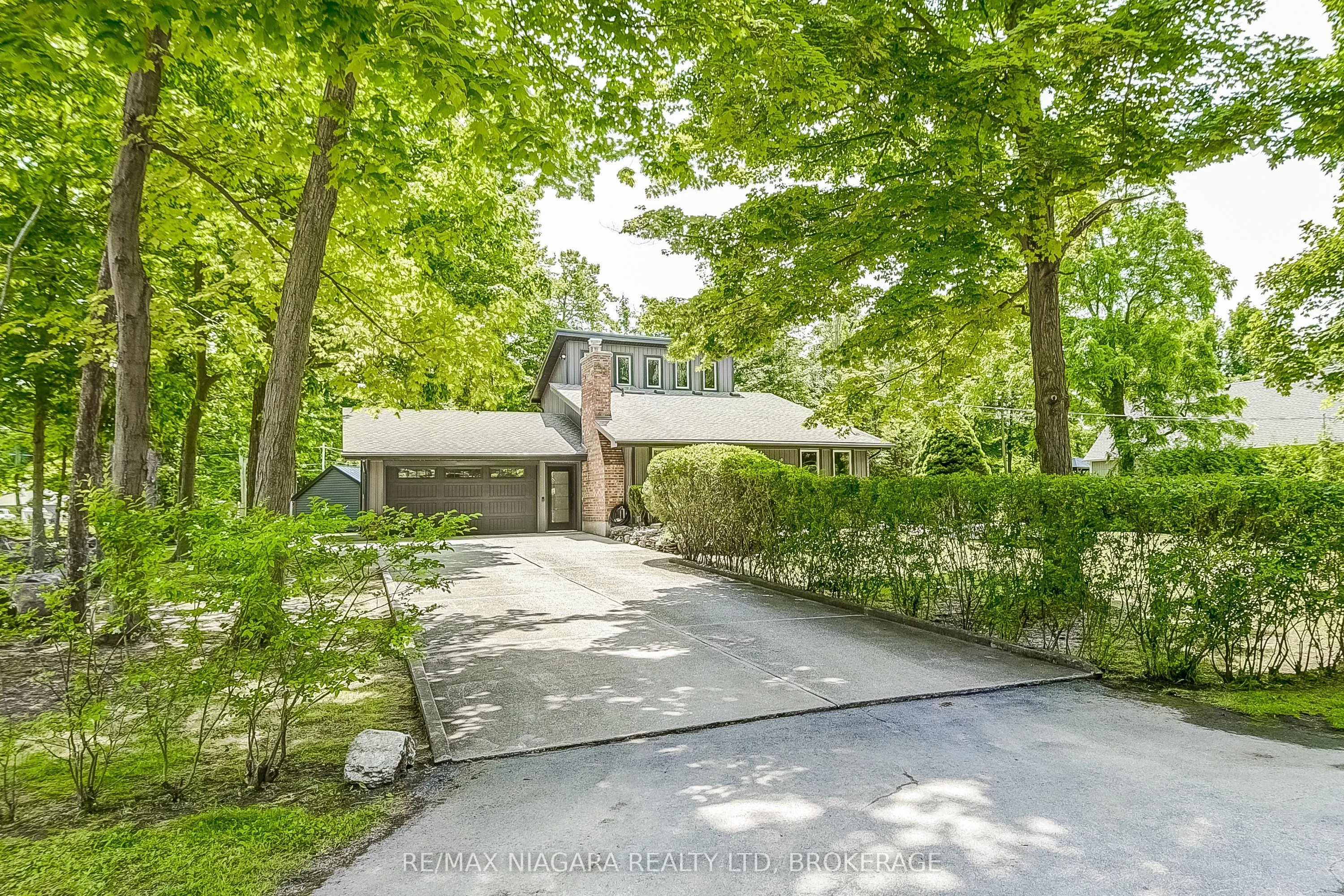 4905 Mapleview Crescent