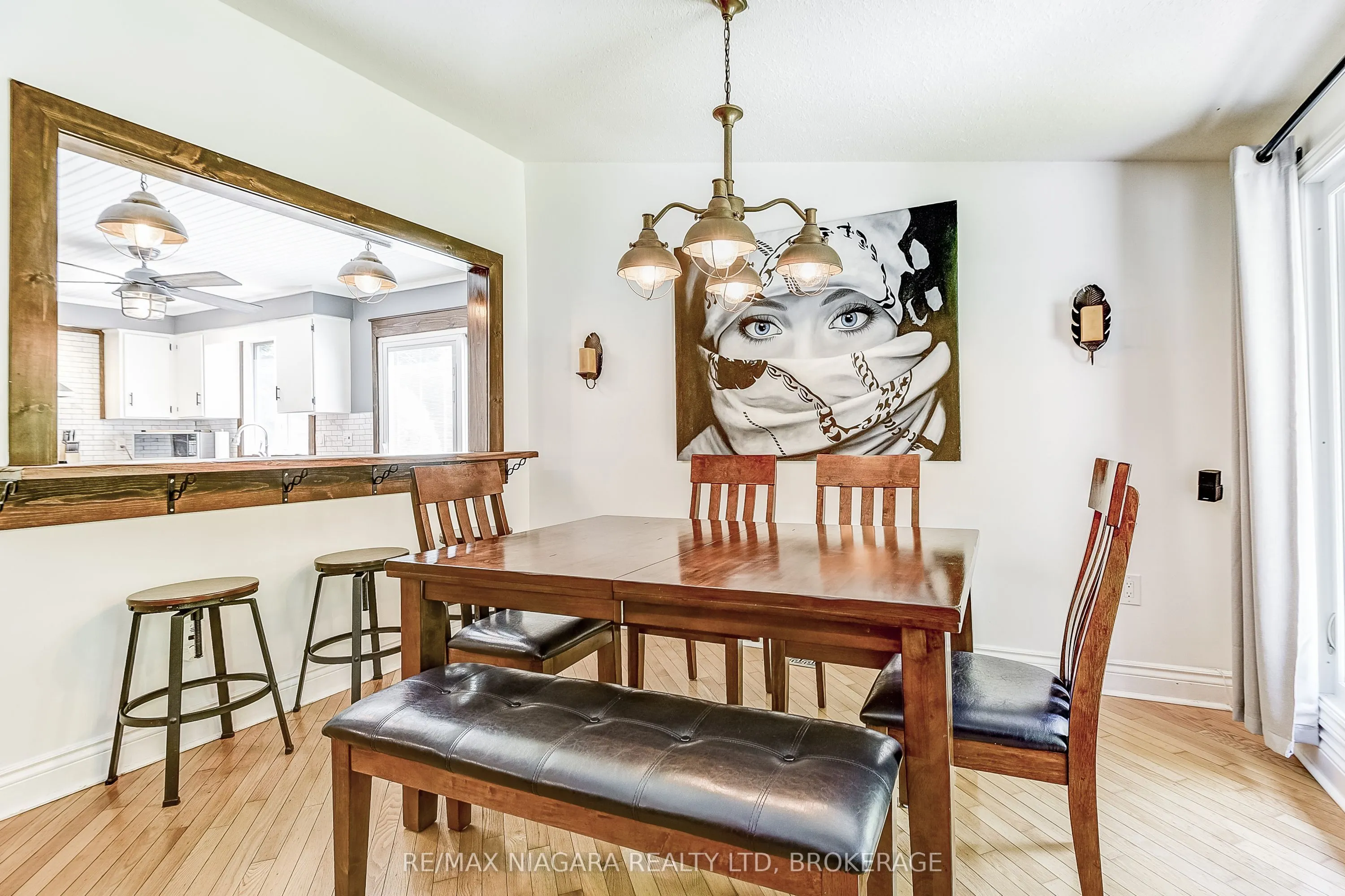 4905 Mapleview Crescent