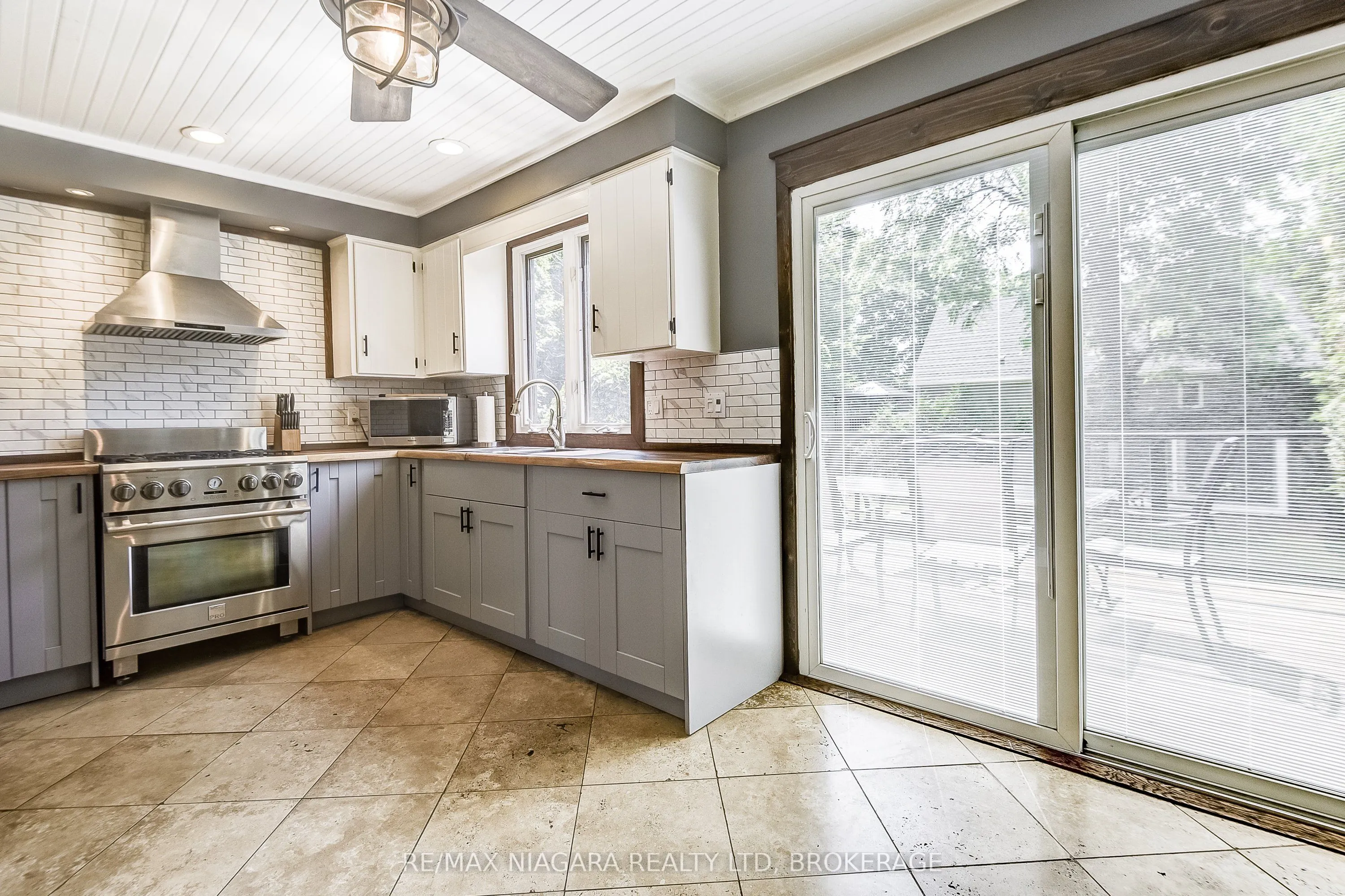4905 Mapleview Crescent