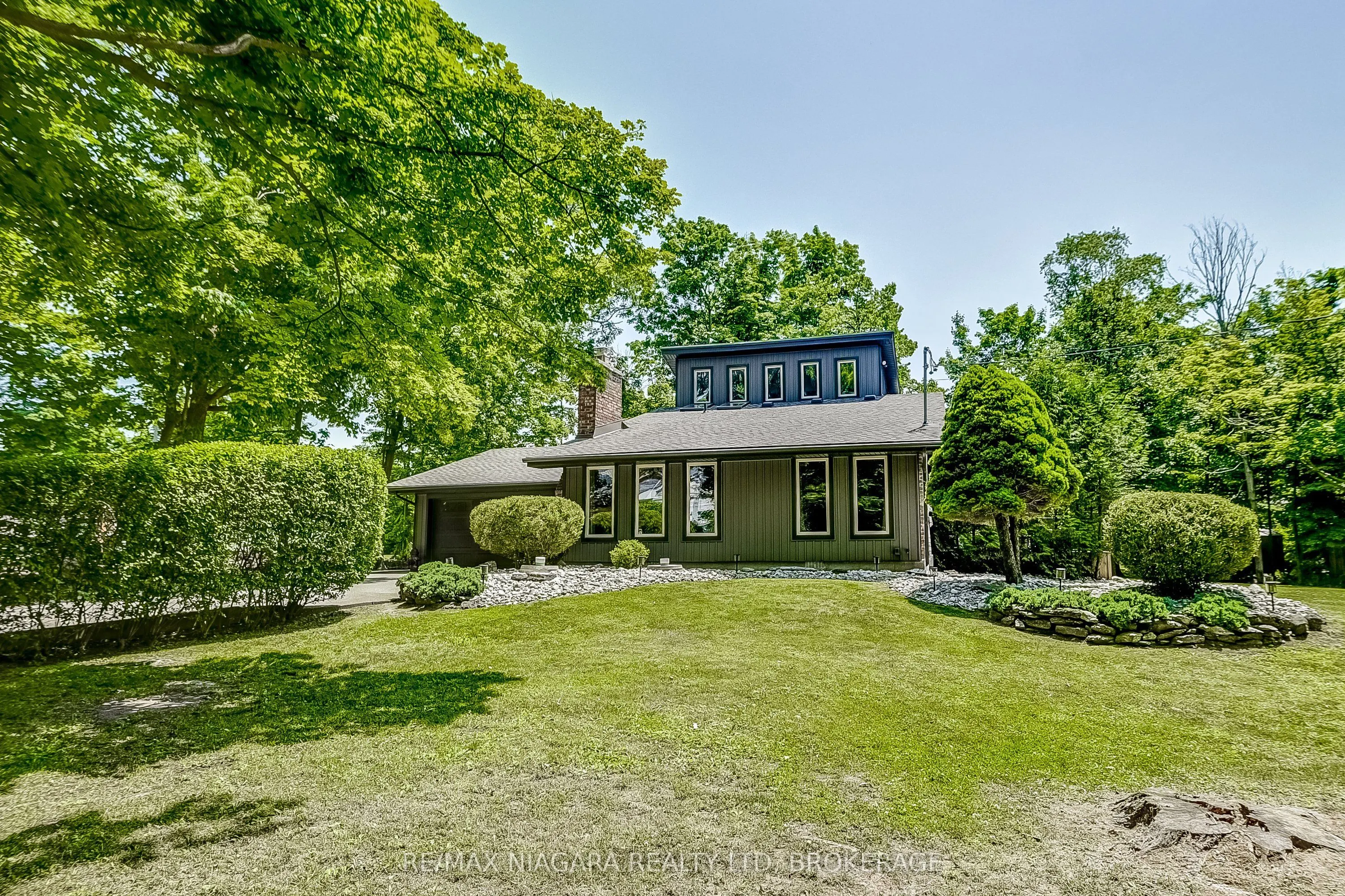 4905 Mapleview Crescent