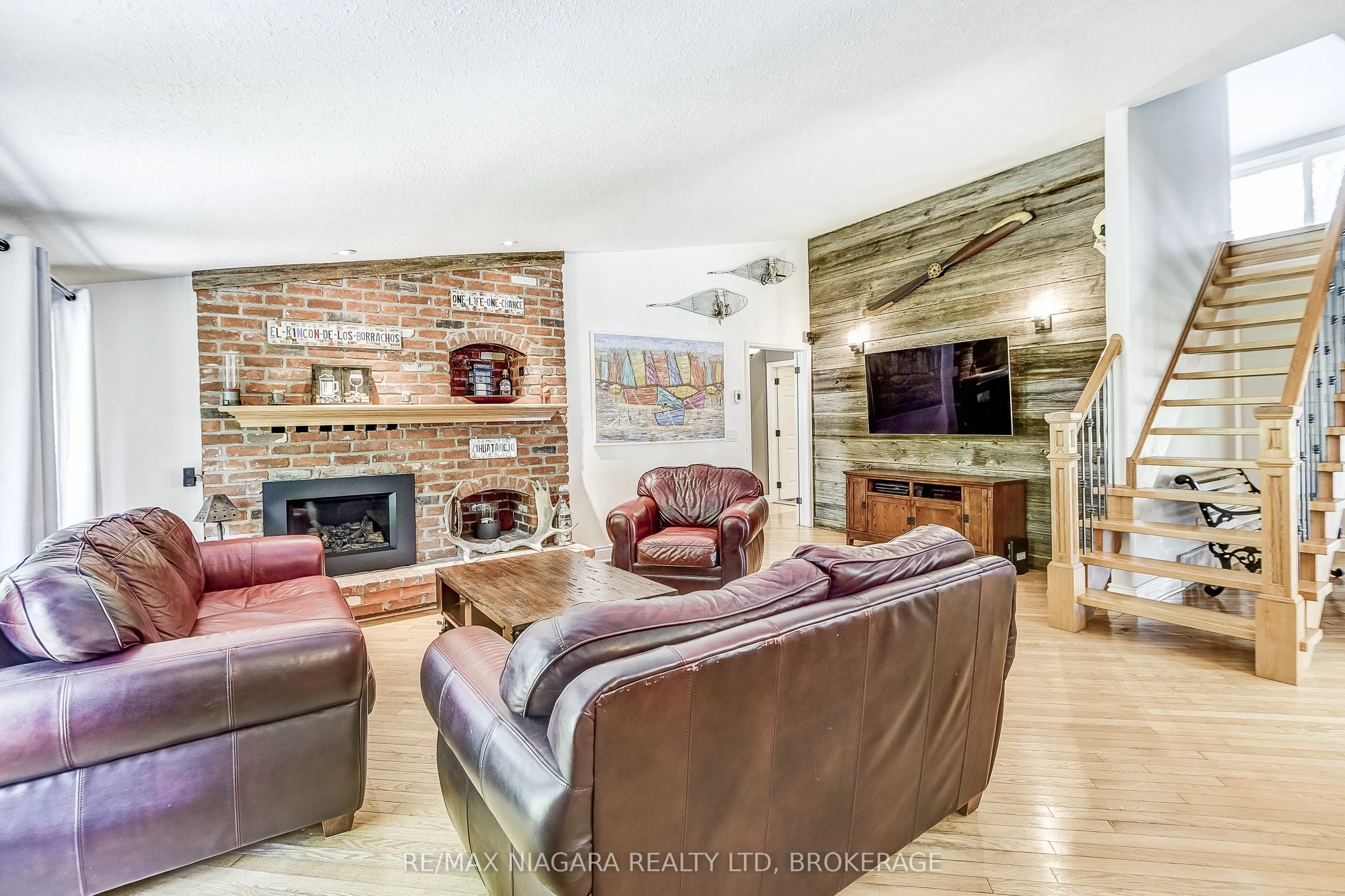 4905 Mapleview Crescent