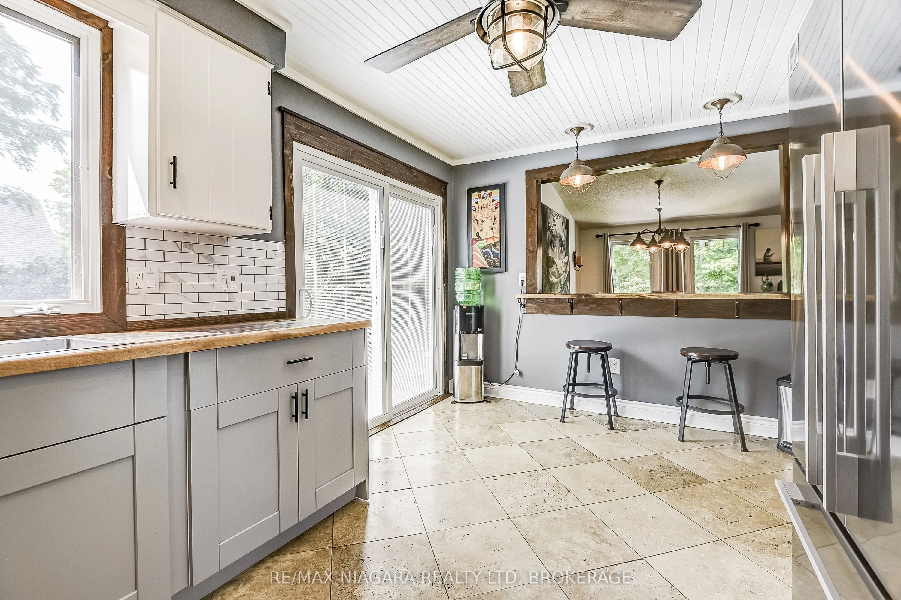 4905 Mapleview Crescent