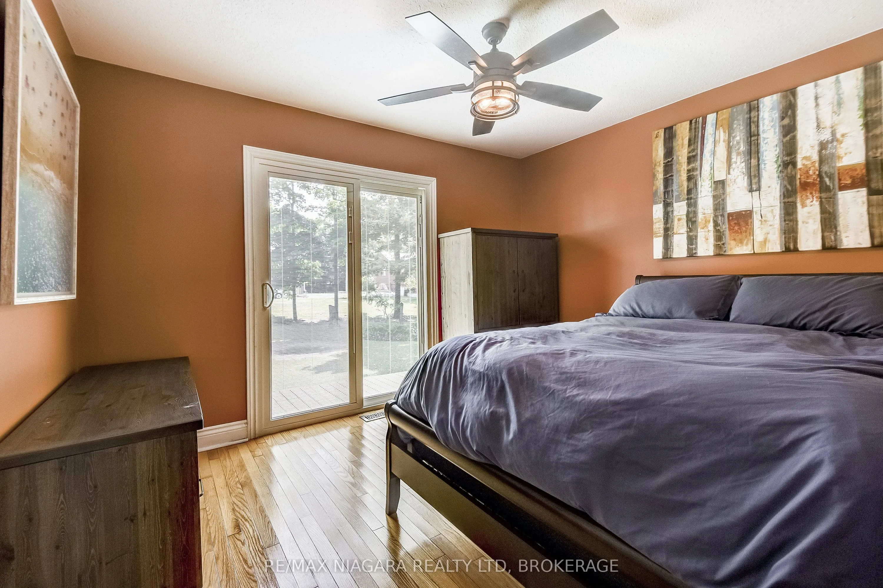 4905 Mapleview Crescent