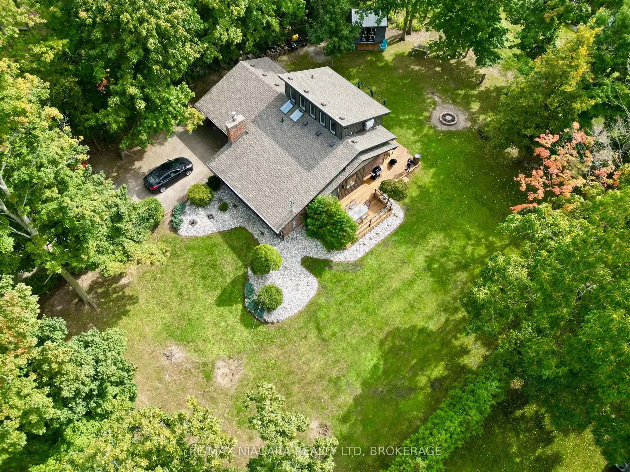 4905 Mapleview Crescent
