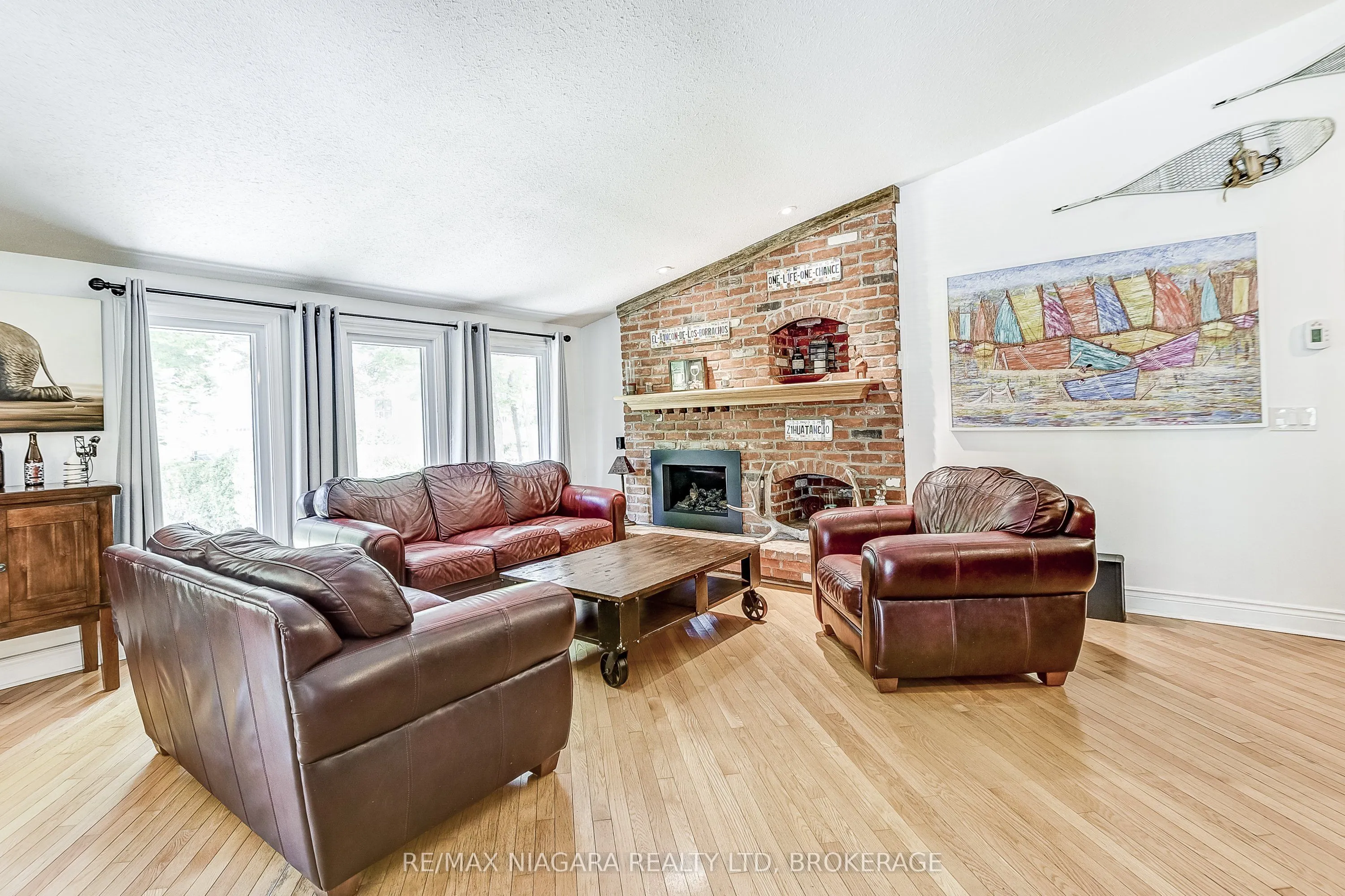 4905 Mapleview Crescent