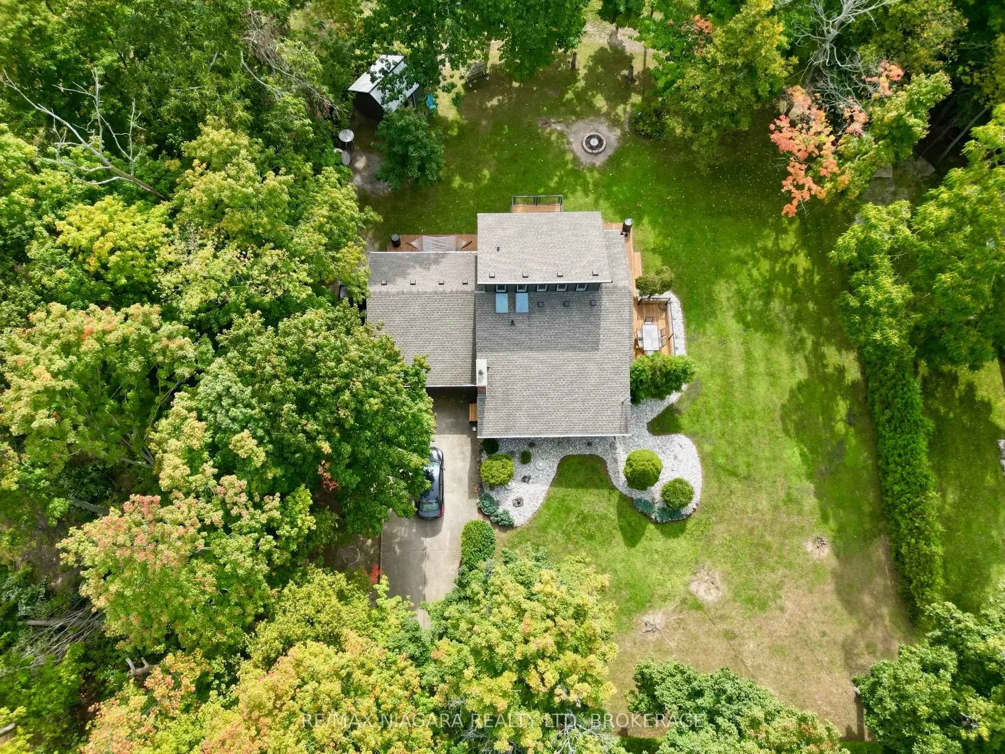 4905 Mapleview Crescent