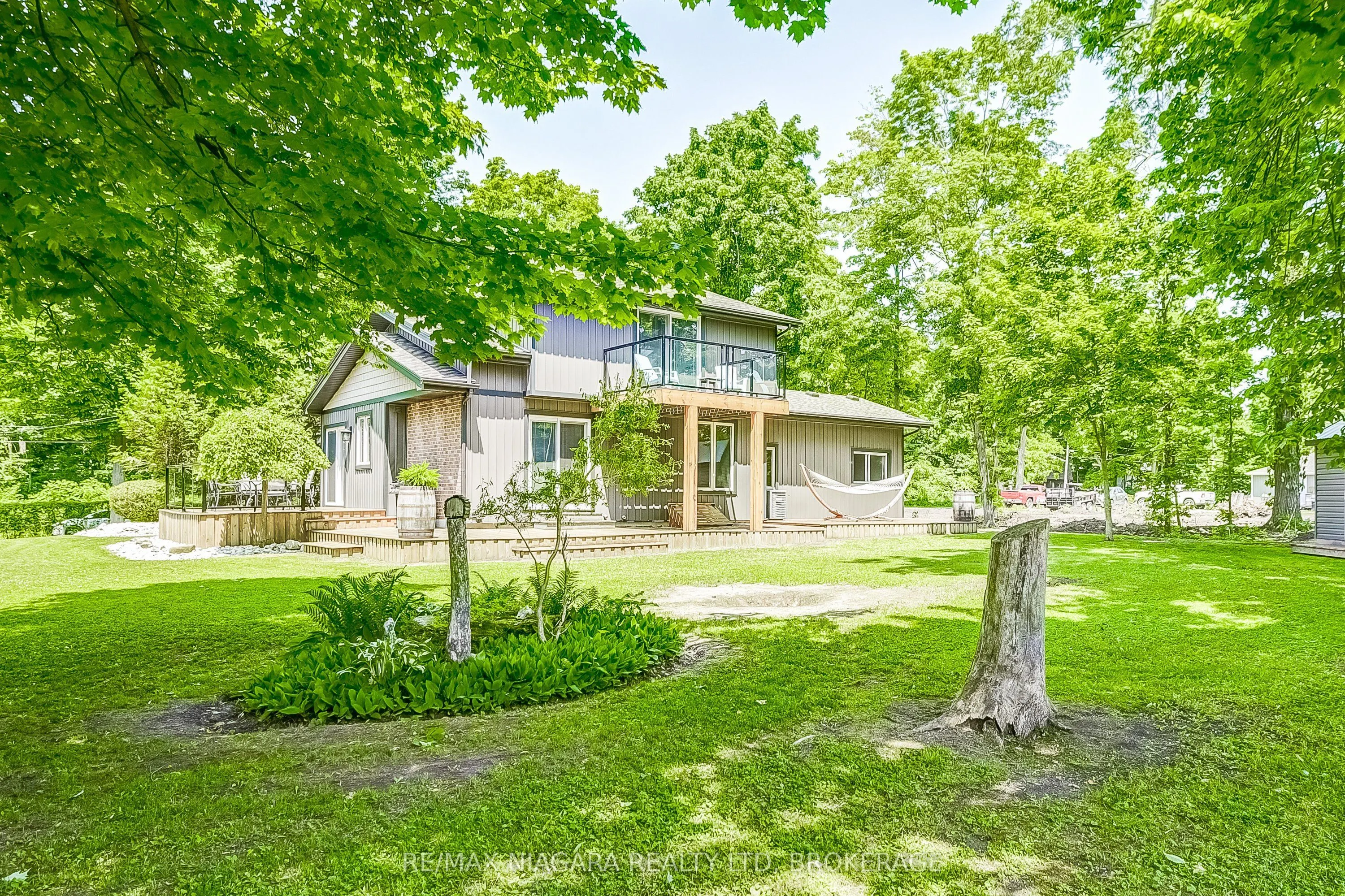 4905 Mapleview Crescent