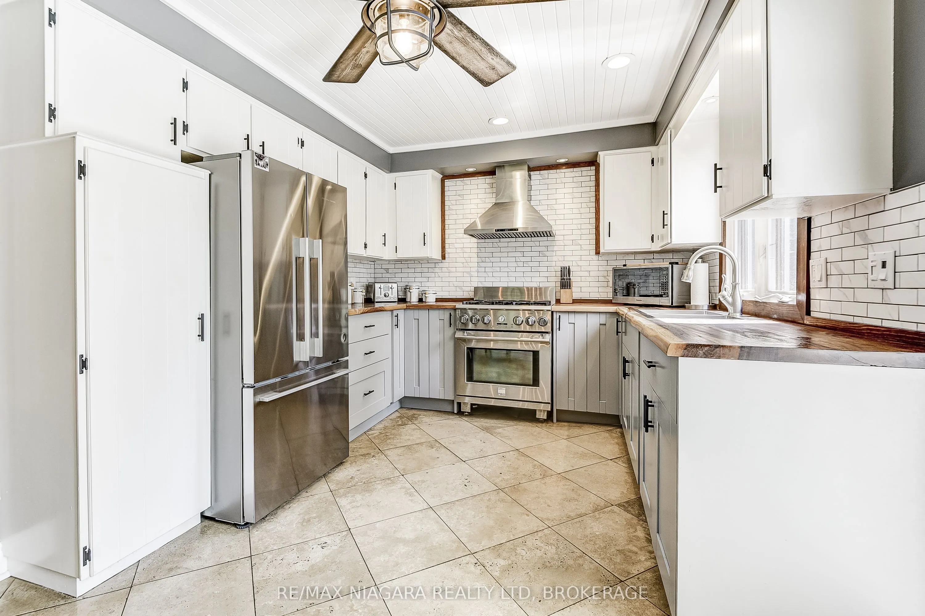 4905 Mapleview Crescent
