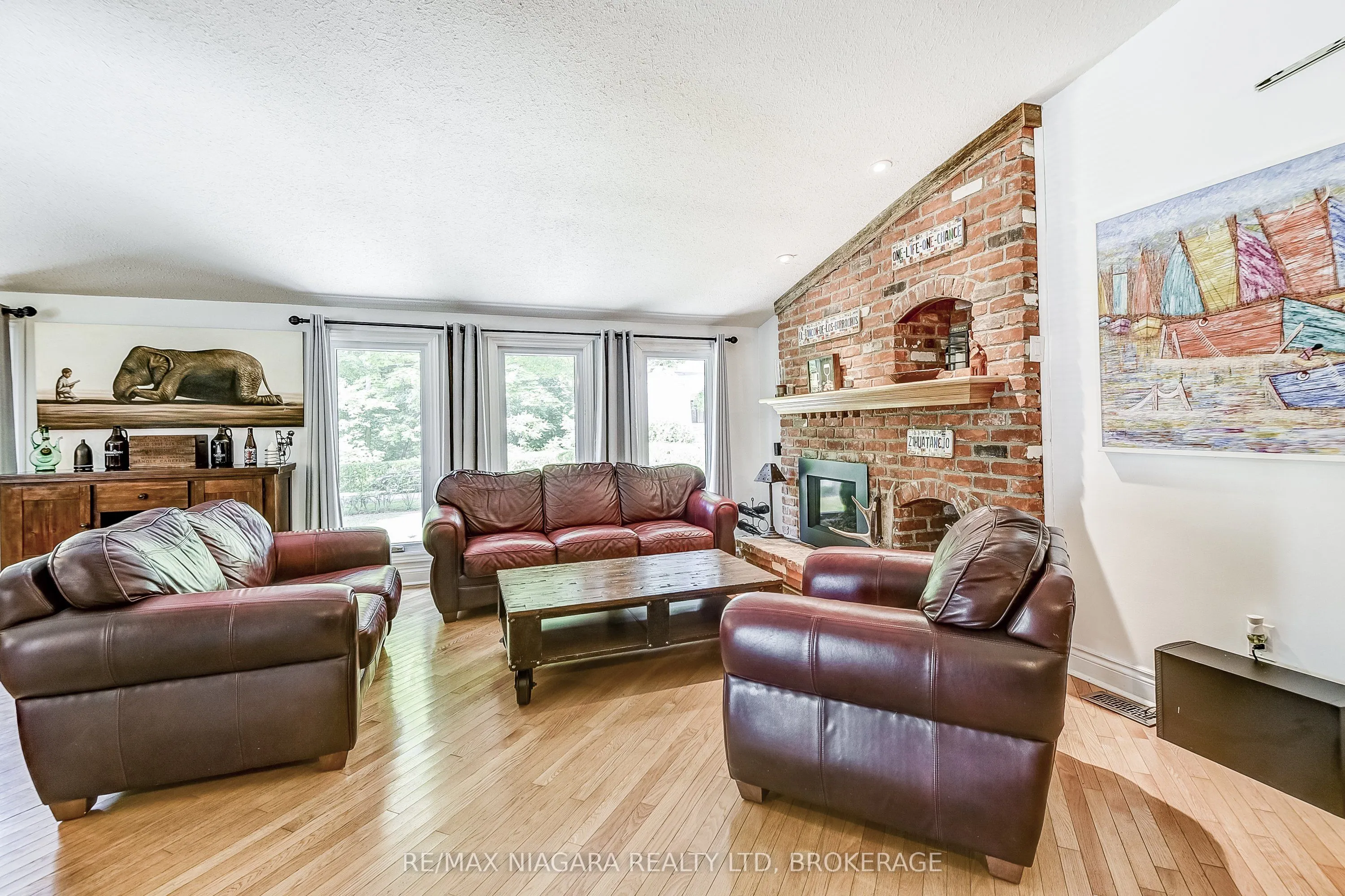 4905 Mapleview Crescent