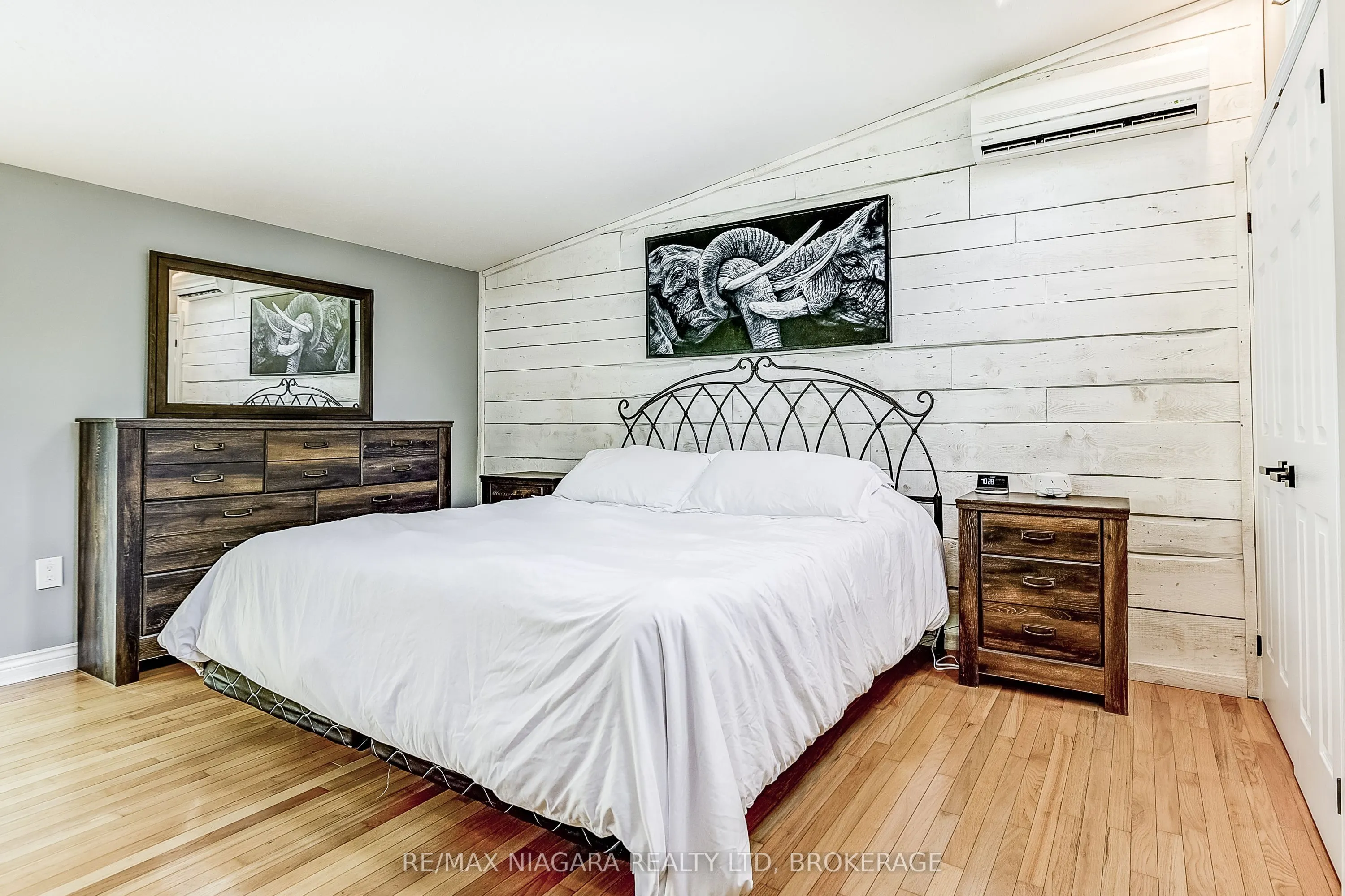 4905 Mapleview Crescent