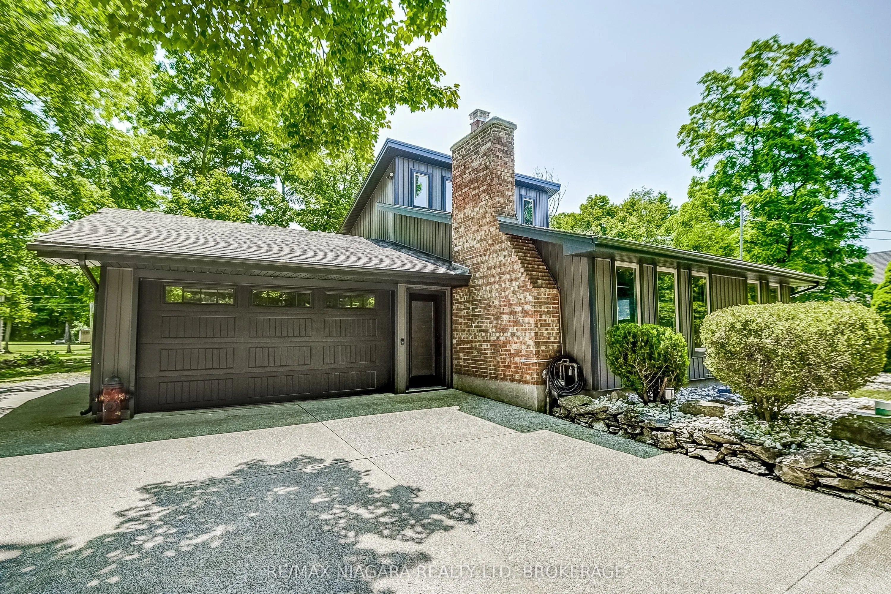 4905 Mapleview Crescent